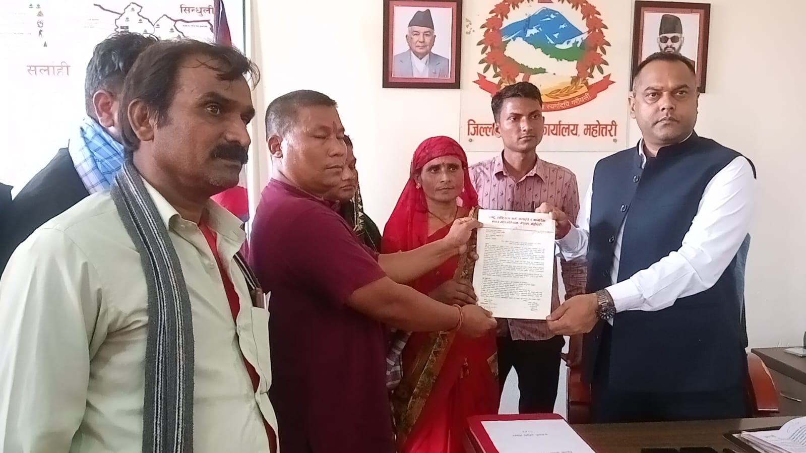 १२ बुँदे सम्झौताको कार्यान्वयन र महँगीविरुद्ध खबरदारी: जलेश्वरमा मागपत्र पेश